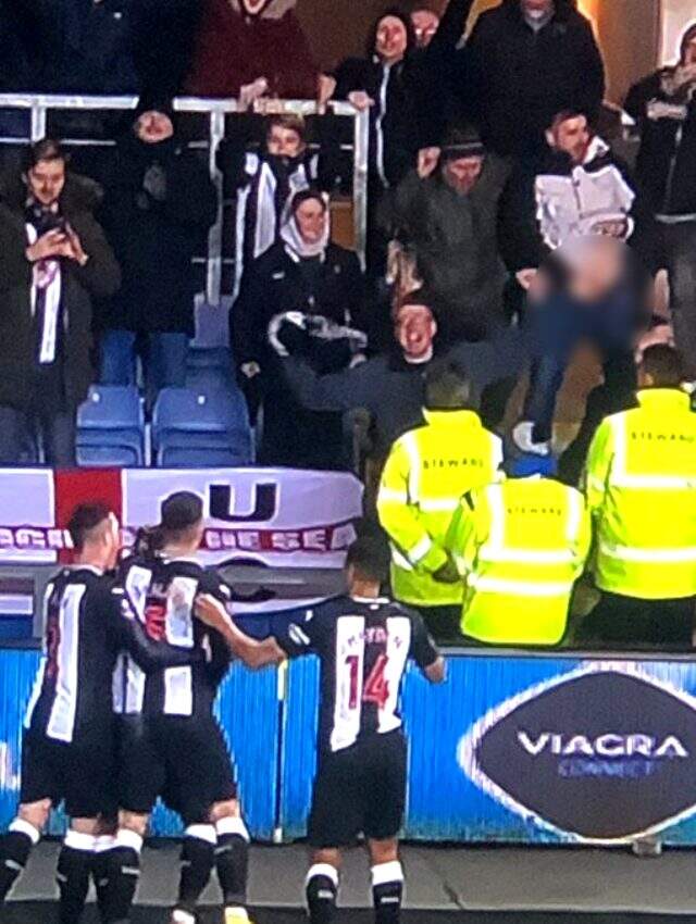 Gol sevincinde cinsel organını gösteren taraftar statlardan men edildi!