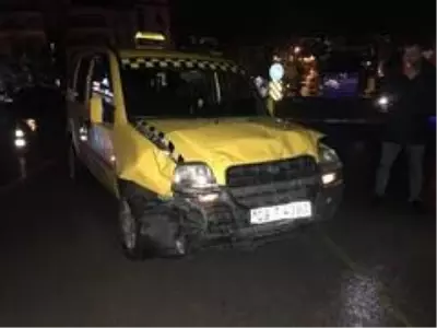 Kuşadası'nda dikkatsizlik kaza getirdi Kuşadası'nda dikkatsizlik kaza getirdi