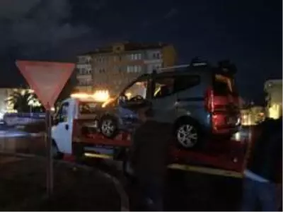 Kuşadası'nda dikkatsizlik kaza getirdi Kuşadası'nda dikkatsizlik kaza getirdi