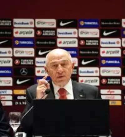 Nihat Özdemir: 'Göztepe-Beşiktaş maçıyla ilgili IFAB'dan cevap bekliyoruz' Nihat Özdemir: 'Göztepe-Beşiktaş maçıyla ilgili IFAB'dan cevap bekliyoruz'