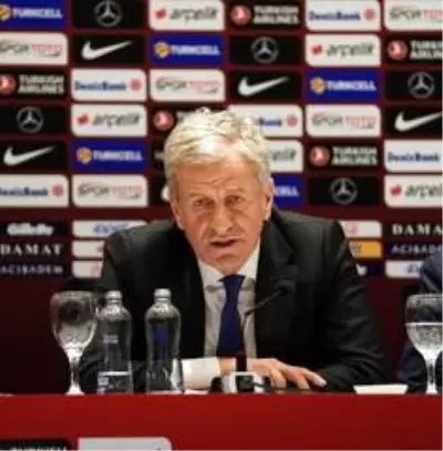 Nihat Özdemir: 'Göztepe-Beşiktaş maçıyla ilgili IFAB'dan cevap bekliyoruz' Nihat Özdemir: 'Göztepe-Beşiktaş maçıyla ilgili IFAB'dan cevap bekliyoruz'