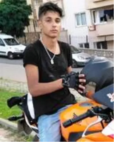 Polis memuru, otomobilini çalan genci 12 el ateş ederek öldürdü.