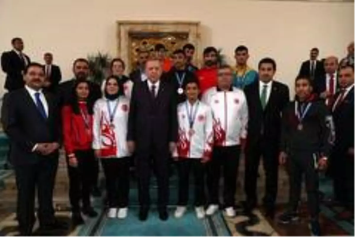 Şampiyonlar Cumhurbaşkanı Erdoğan'la buluştu