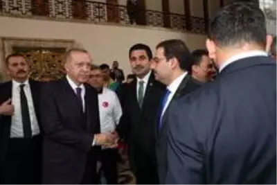 Şampiyonlar Cumhurbaşkanı Erdoğan'la buluştu Şampiyonlar Cumhurbaşkanı Erdoğan'la buluştu