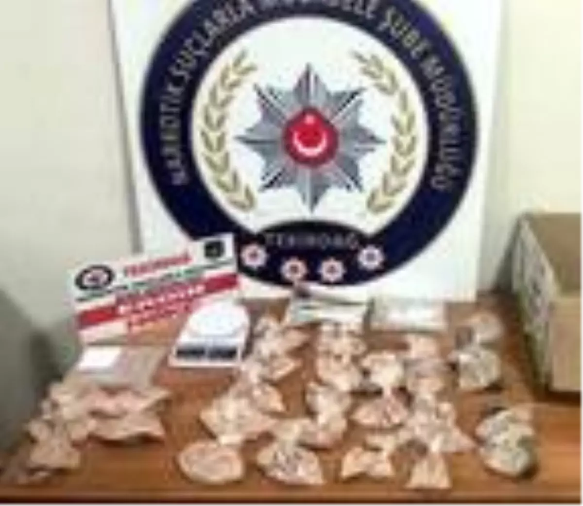 Uyuşturucu satıcısı 2 kadın gözaltında