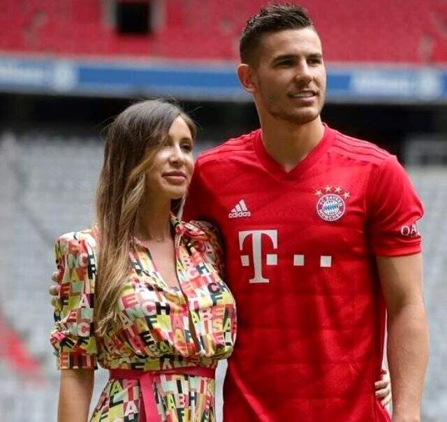24 ayar bifteği yedi, kocası Lucas Hernandez'e baklava götürdü