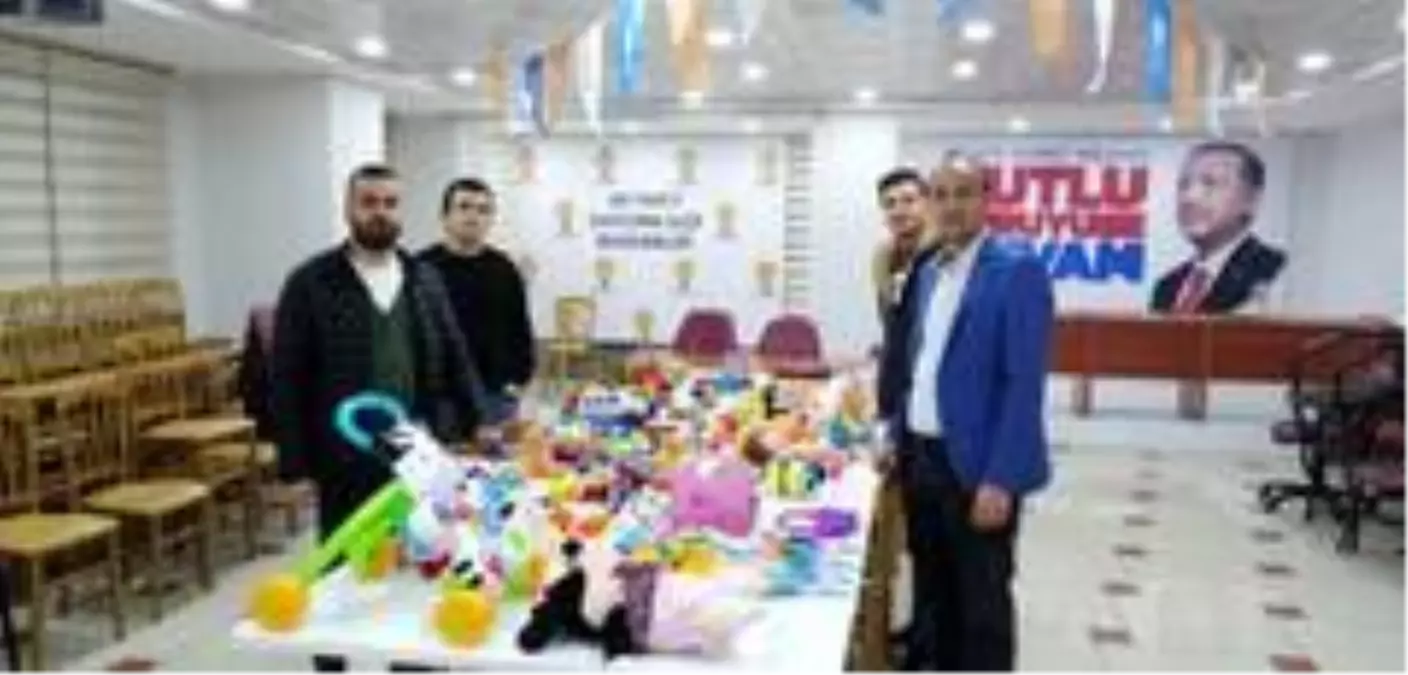 AK Partili gençler depremzede çocukları unutmadı