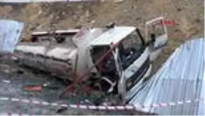 Başakşehir'de su tankeri devrildi Başakşehir'de su tankeri devrildi