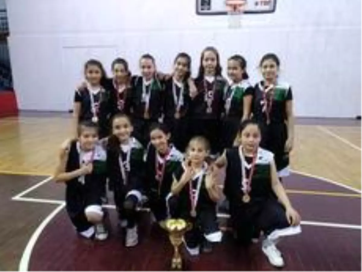 Basketbol takımı şampiyon oldu