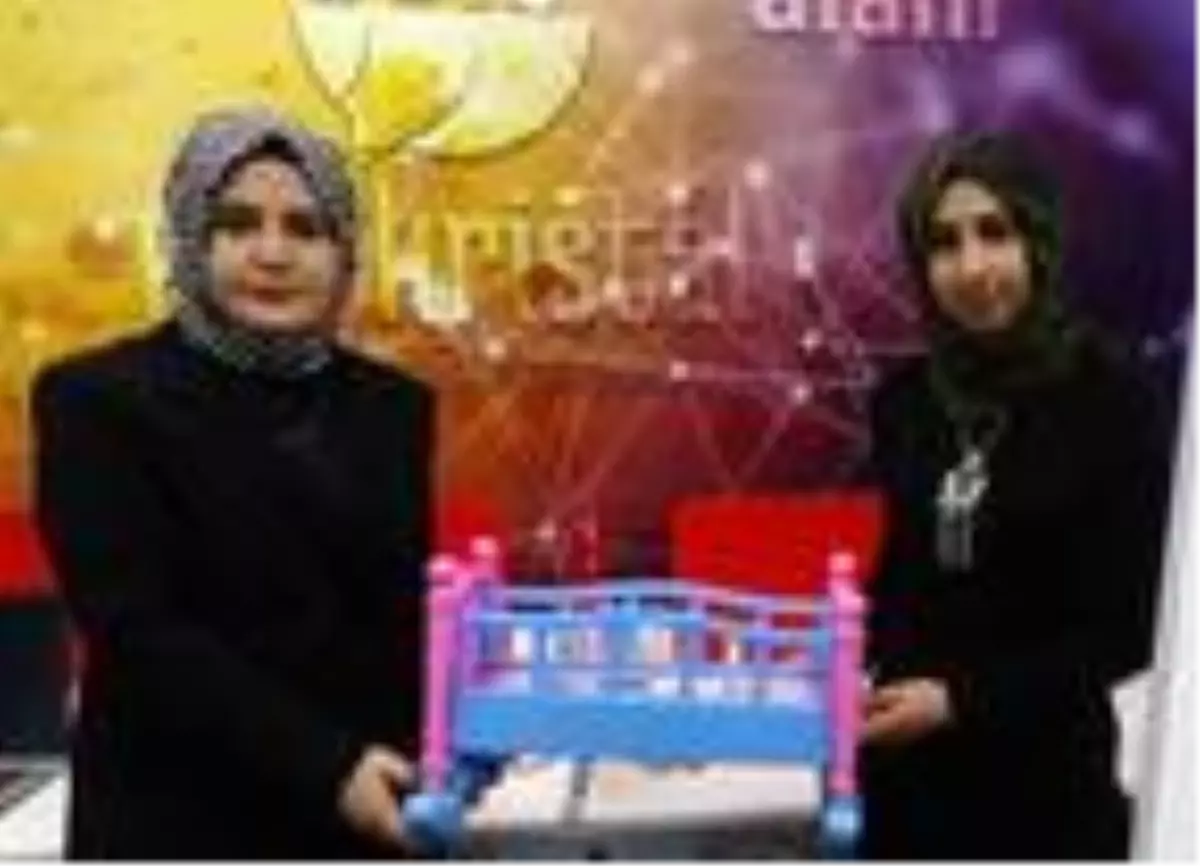 Bebekler için akıllı beşik ürettiler