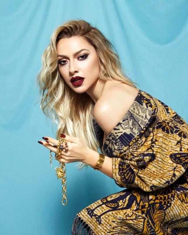 'Ben kendimi beğeniyorsam konu kapanmıştır' diyen Hadise, dergi için verdiği pozları paylaştı
