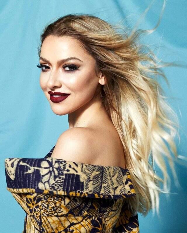 'Ben kendimi beğeniyorsam konu kapanmıştır' diyen Hadise, dergi için verdiği pozları paylaştı