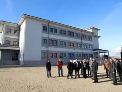 Çanakkale Valisi yapımı tamamlanan okulları inceledi