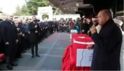 Erdoğan, çığ felaketinde şehit düşen askerin cenaze törenine katıldı: Biz buna sabredeceğiz Erdoğan, çığ felaketinde şehit düşen askerin cenaze törenine katıldı: Biz buna sabredeceğiz