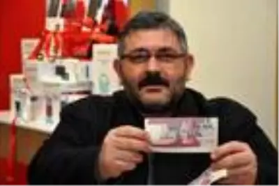 Hatalı 1 YTL'yi, 100 bin liraya satışa çıkardı Hatalı 1 YTL'yi, 100 bin liraya satışa çıkardı