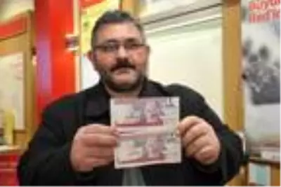 Hatalı 1 YTL'yi, 100 bin liraya satışa çıkardı Hatalı 1 YTL'yi, 100 bin liraya satışa çıkardı