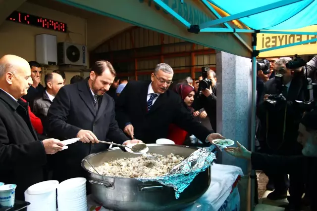 berat albayrak pilav dağıttı ile ilgili görsel sonucu