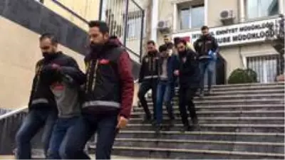 İstanbul'da nefes kesen hırsızlık operasyonu polis kamerasında İstanbul'da nefes kesen hırsızlık operasyonu polis kamerasında