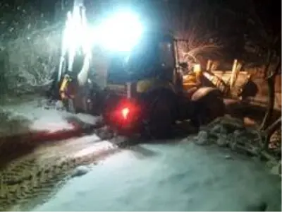 Kar yağışı Yunusemre'nin yüksek kesimlerinde de etkili oldu Kar yağışı Yunusemre'nin yüksek kesimlerinde de etkili oldu