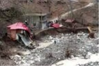 Kayseri'de sağanak sonrası selde, pansiyon kısmen yıkıldı