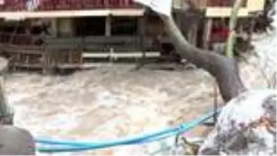 Kayseri'de sağanak sonrası selde, pansiyon kısmen yıkıldı