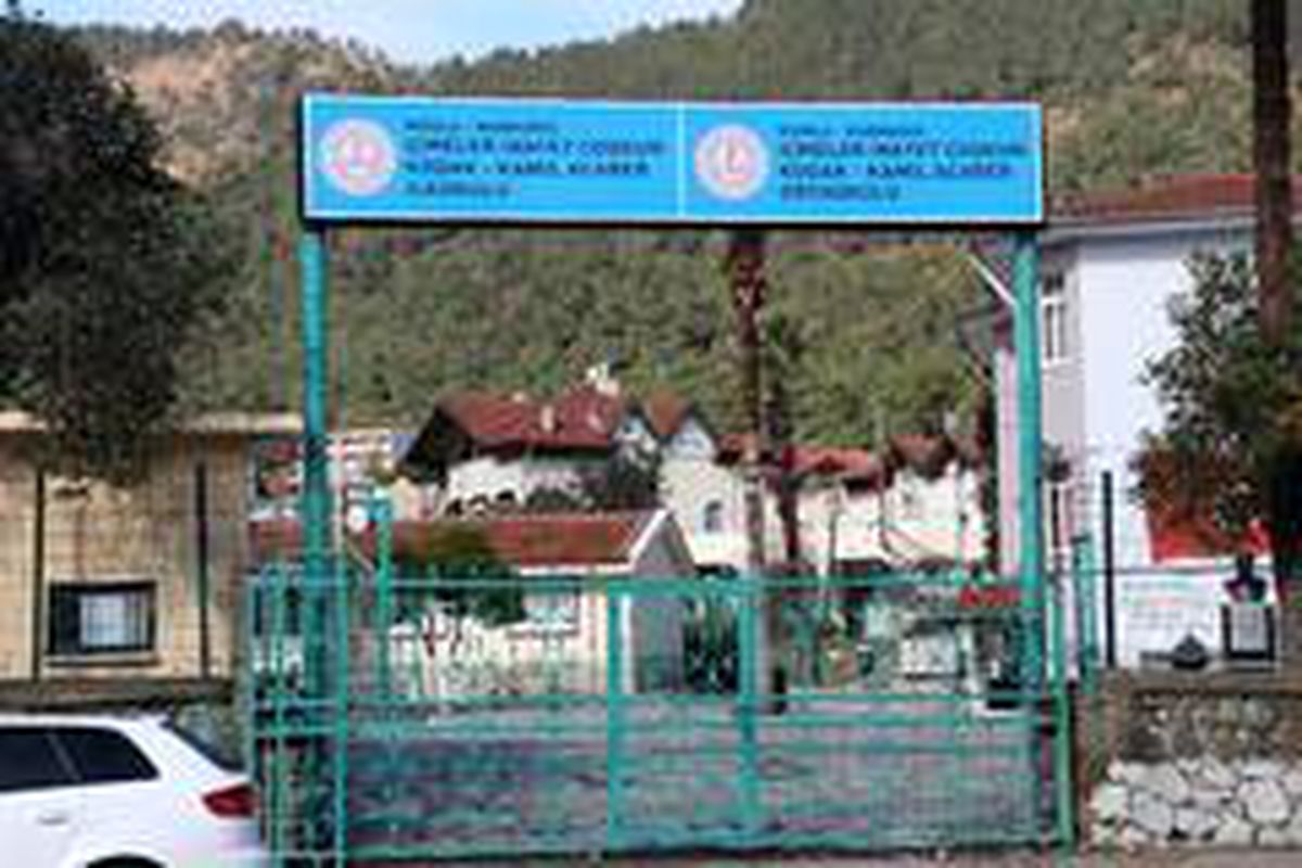 Marmaris'te depreme dayanıksız iki okul tahliye ediliyor