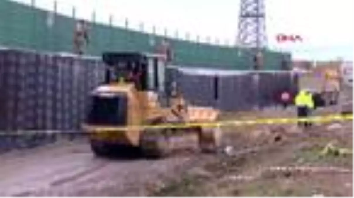 Pistten çıkan uçağın enkazının kaldırılması bekleniyor