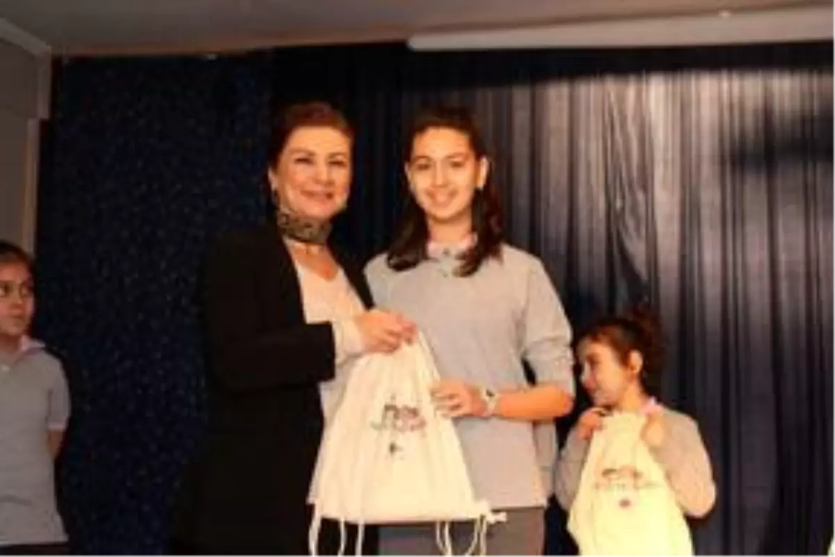 Safranbolu Belediye Başkanı Elif Köse başarılı öğrencileri ödüllendirdi