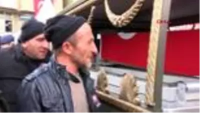 Şehit uzman onbaşı helallik alınması için baba ocağına getirildi Şehit uzman onbaşı helallik alınması için baba ocağına getirildi