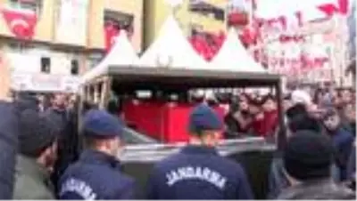 Şehit uzman onbaşı helallik alınması için baba ocağına getirildi Şehit uzman onbaşı helallik alınması için baba ocağına getirildi