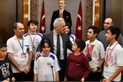 Vali Seymenoğlu, şampiyonlarla bir araya geldi