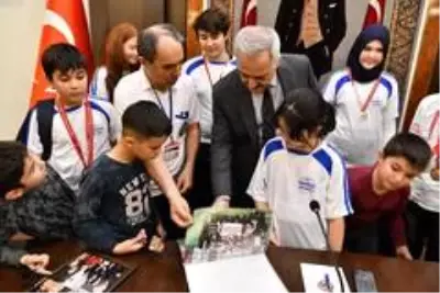 Vali Seymenoğlu, şampiyonlarla bir araya geldi