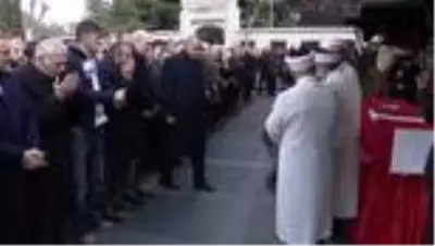 Van'da çığ düşmesi sonucu şehit olan Jandarma Uzman Onbaşı Cihat Erat'ın cenaze töreni (2) Van'da çığ düşmesi sonucu şehit olan Jandarma Uzman Onbaşı Cihat Erat'ın cenaze töreni (2)