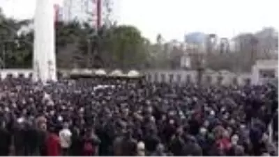 Van'da çığ düşmesi sonucu şehit olan Jandarma Uzman Onbaşı Cihat Erat'ın cenaze töreni (2) Van'da çığ düşmesi sonucu şehit olan Jandarma Uzman Onbaşı Cihat Erat'ın cenaze töreni (2)