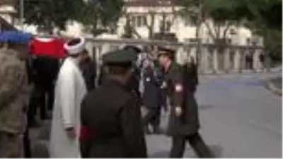 Van'daki çığ felaketinde şehit olan Uzman Onbaşı Erat, son yolculuğuna uğurlandı (3) Van'daki çığ felaketinde şehit olan Uzman Onbaşı Erat, son yolculuğuna uğurlandı (3)