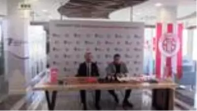 Antalyaspor, Fraport TAV ile isim sponsorluğu sözleşmesi imzaladı Antalyaspor, Fraport TAV ile isim sponsorluğu sözleşmesi imzaladı