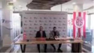 Antalyaspor, Fraport TAV ile isim sponsorluğu sözleşmesi imzaladı Antalyaspor, Fraport TAV ile isim sponsorluğu sözleşmesi imzaladı