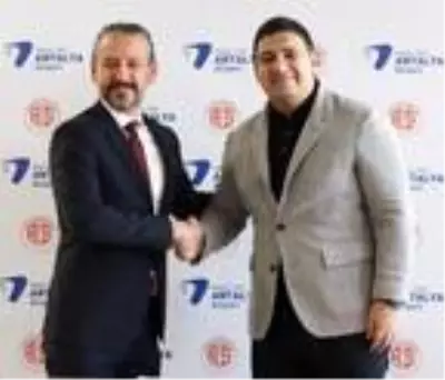 Antalyaspor'un adı 'Fraport TAV Antalyaspor' oldu Antalyaspor'un adı 'Fraport TAV Antalyaspor' oldu