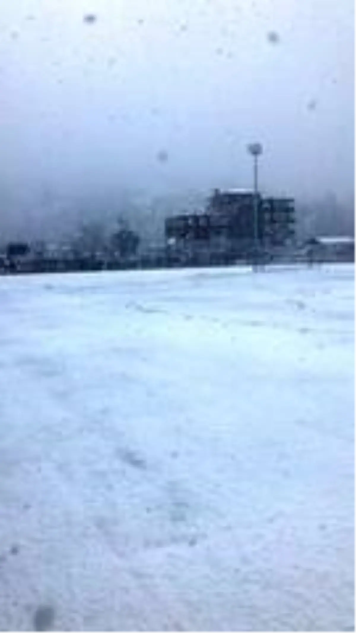 Artvin'de kar yağışı nedeniyle 3. Lig maçı ertelendi