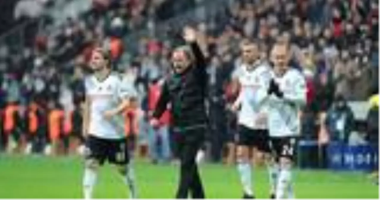 Beşiktaşlı taraftarlardan Sergen Yalçın'a büyük destek