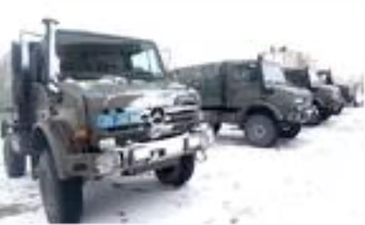 Depremzedelerin eşyaları jandarmaya ait askeri kamyonlarla taşınacak