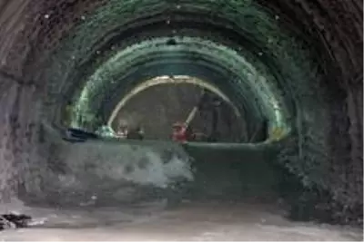Her gün dağı 2 metre deliyorlar Her gün dağı 2 metre deliyorlar
