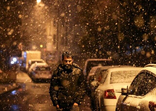 İstanbul'un birçok ilçesinde kar yağışı etkisini göstermeye başladı