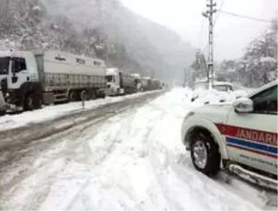 Kapanan Yenice yolu yeniden trafiğe açıldı Kapanan Yenice yolu yeniden trafiğe açıldı
