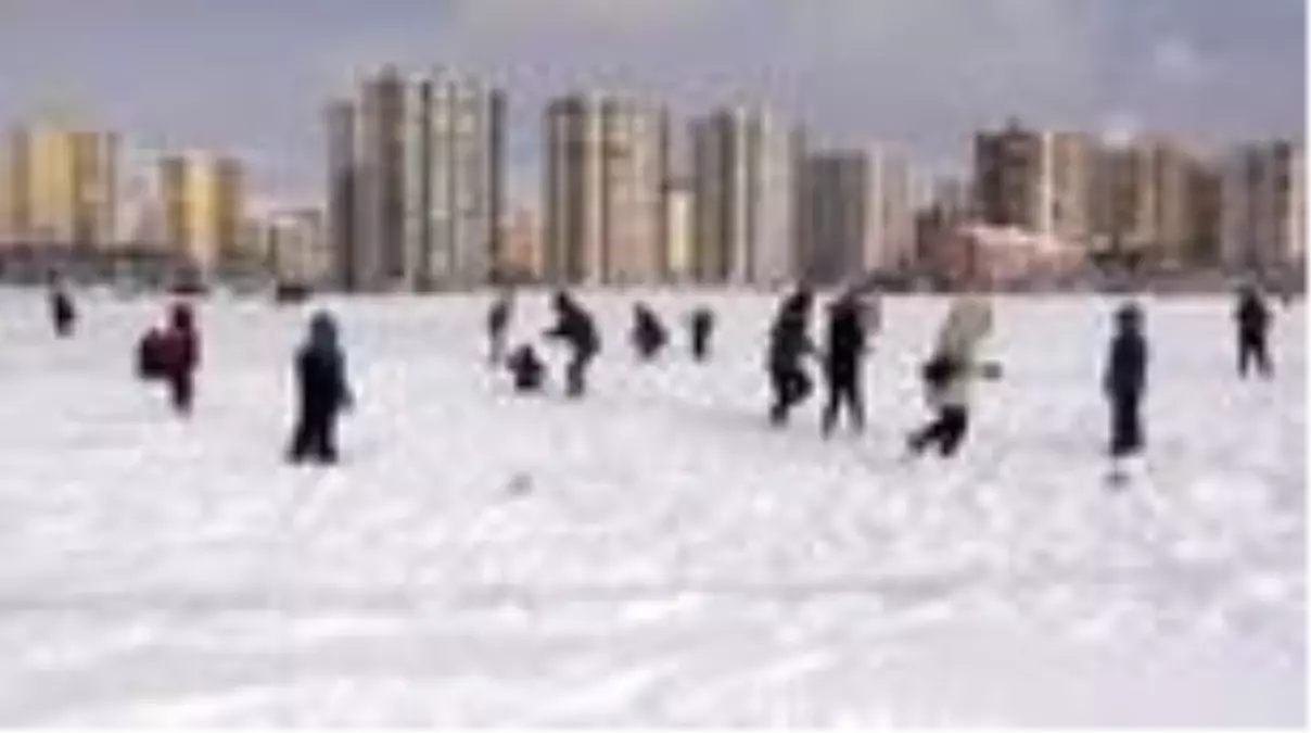 'Kar topu savaşı' etkinliği