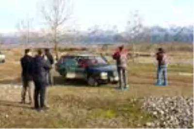 Otomobilinin yanında bıçaklanarak öldürülmüş bulundu