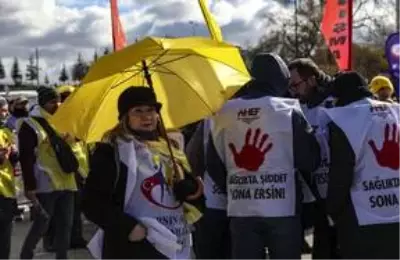 Sağlık çalışanları sağlıkta şiddetin önlenmesini talep etti Sağlık çalışanları sağlıkta şiddetin önlenmesini talep etti