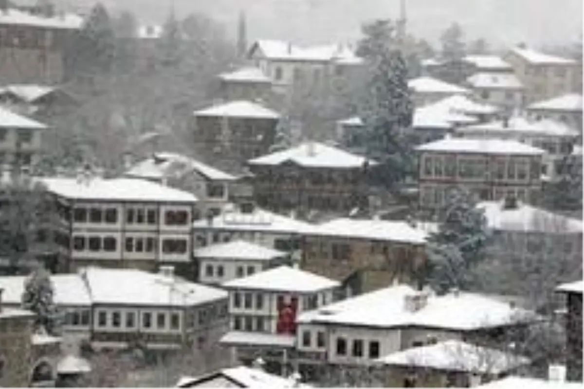 Tarihi konakların kar güzelliği