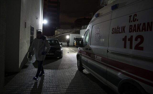 Tartışan ebeveynlerini ayırmak isterken babasını silahla vurarak öldürdü