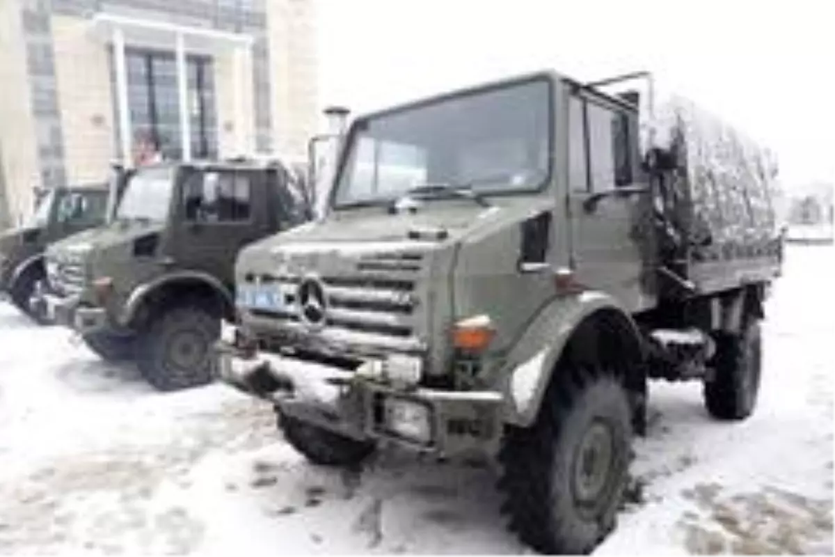Unimog askeri araçlar Elazığ'da depremzedeler için görevde